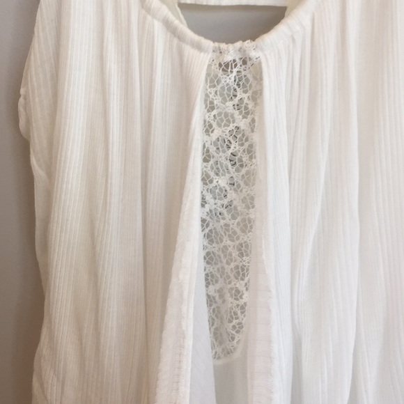 Romantics ivory sleeveless blouse - Small - Picture 3 of 8